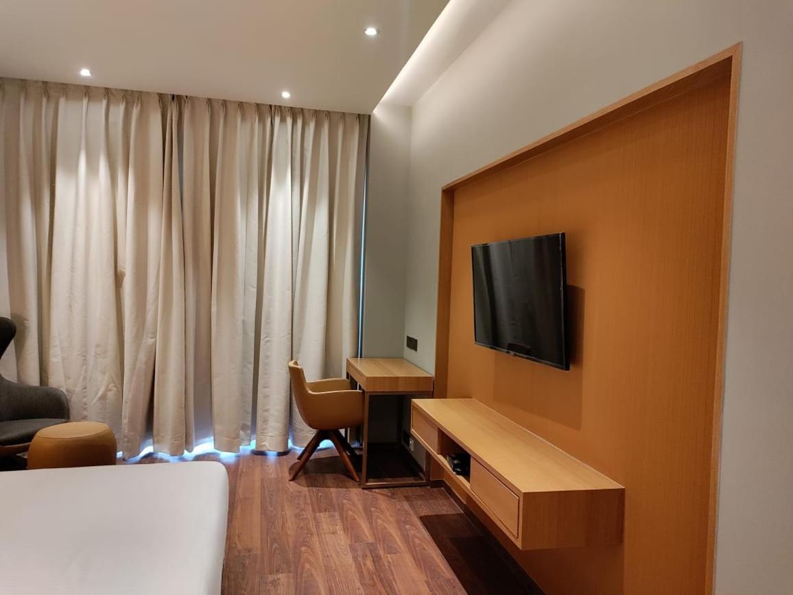 Hotel Damson Plum Lakhnaú Exteriér fotografie